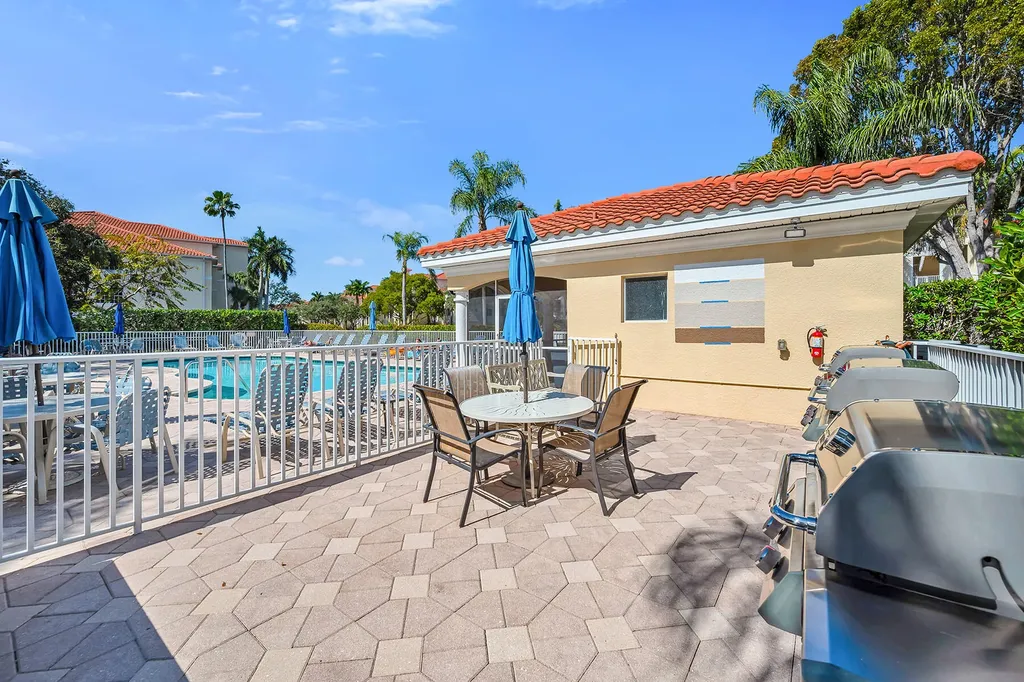 4843 Hampshire Court Naples FL 34112
