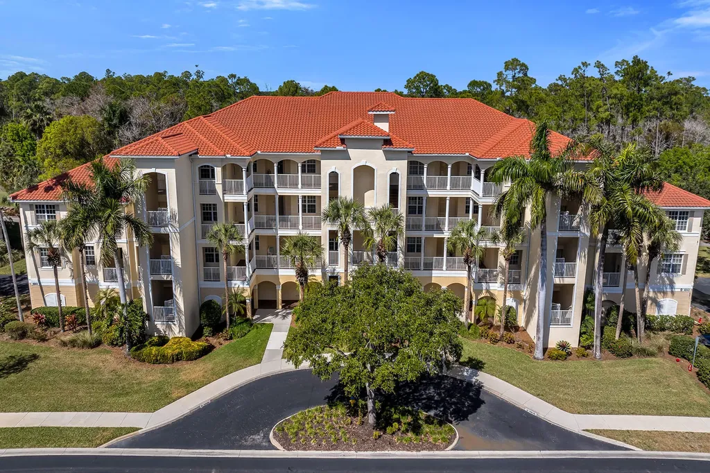 4843 Hampshire Court Naples FL 34112