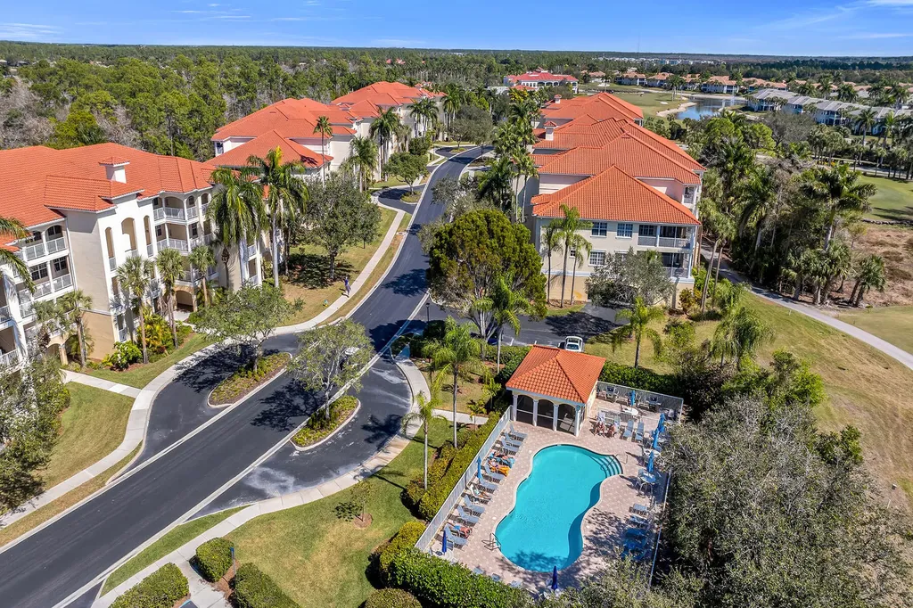 4843 Hampshire Court Naples FL 34112