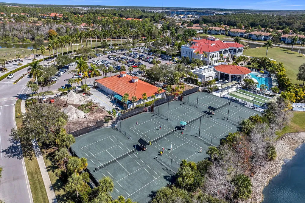 4843 Hampshire Court Naples FL 34112