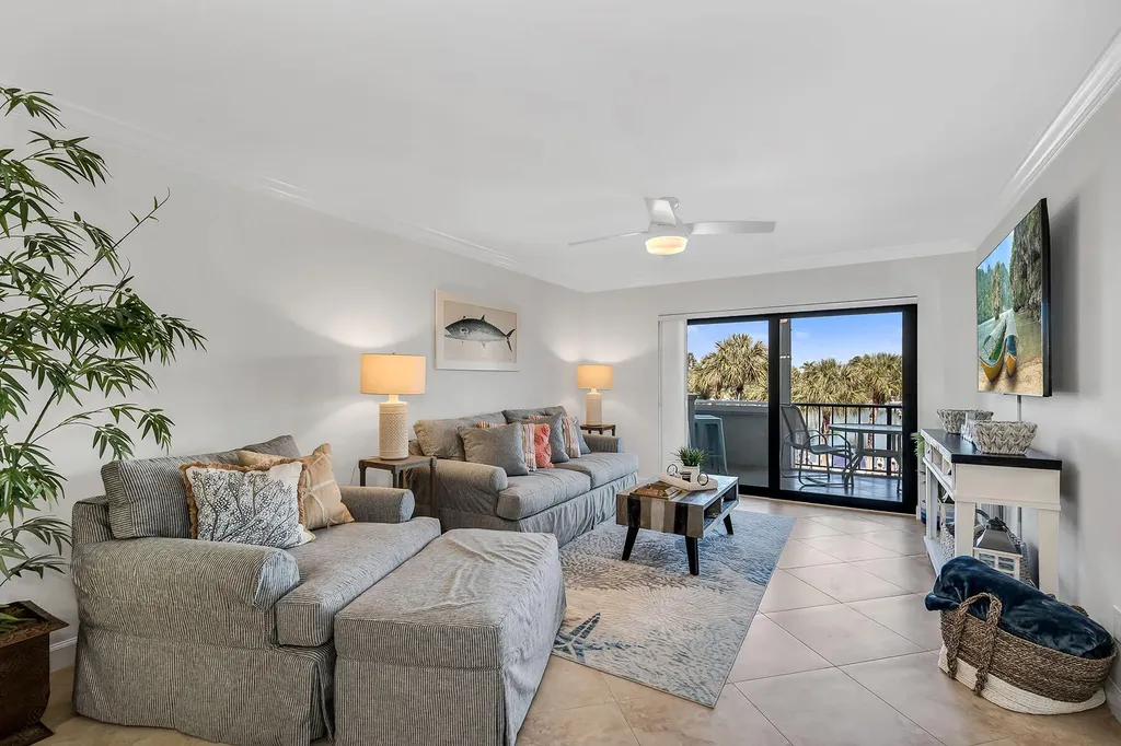 1041 Swallow Avenue Marco Island FL 34145