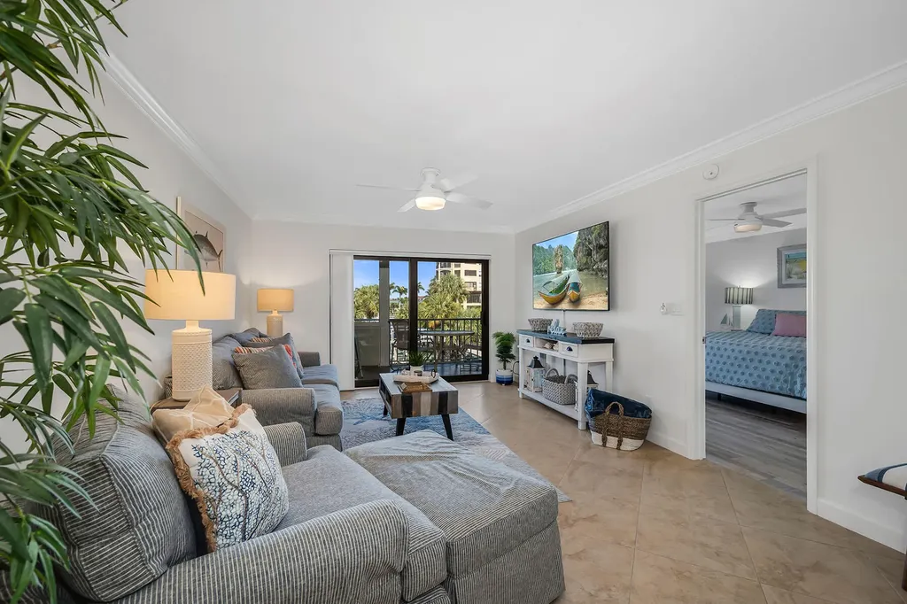 1041 Swallow Avenue Marco Island FL 34145