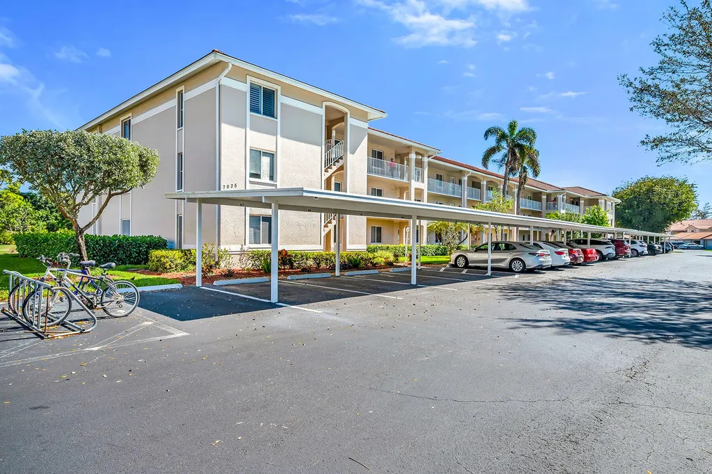 7025 Dennis Naples FL 34104