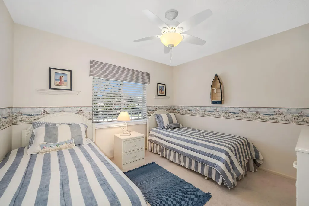 7025 Dennis Naples FL 34104