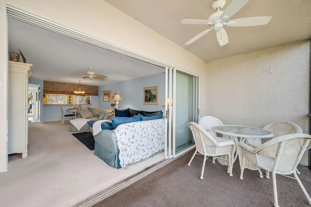 7025 Dennis Naples FL 34104