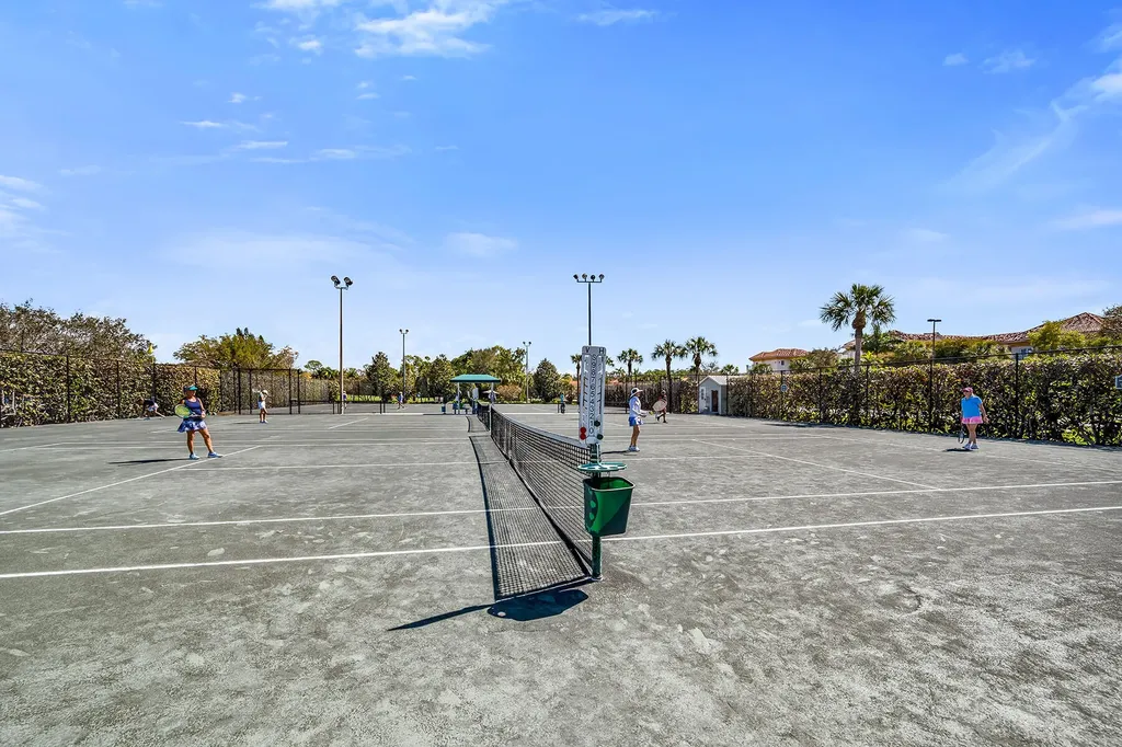 7025 Dennis Naples FL 34104