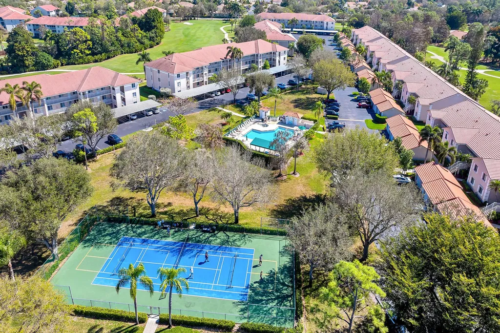 7025 Dennis Naples FL 34104