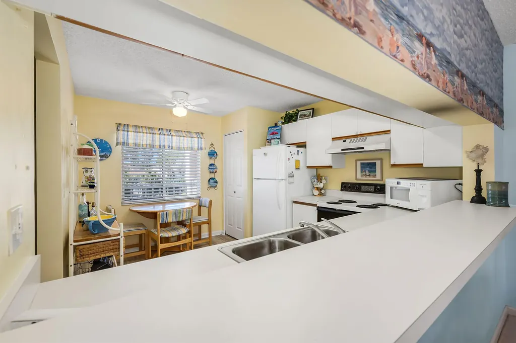 7025 Dennis Naples FL 34104