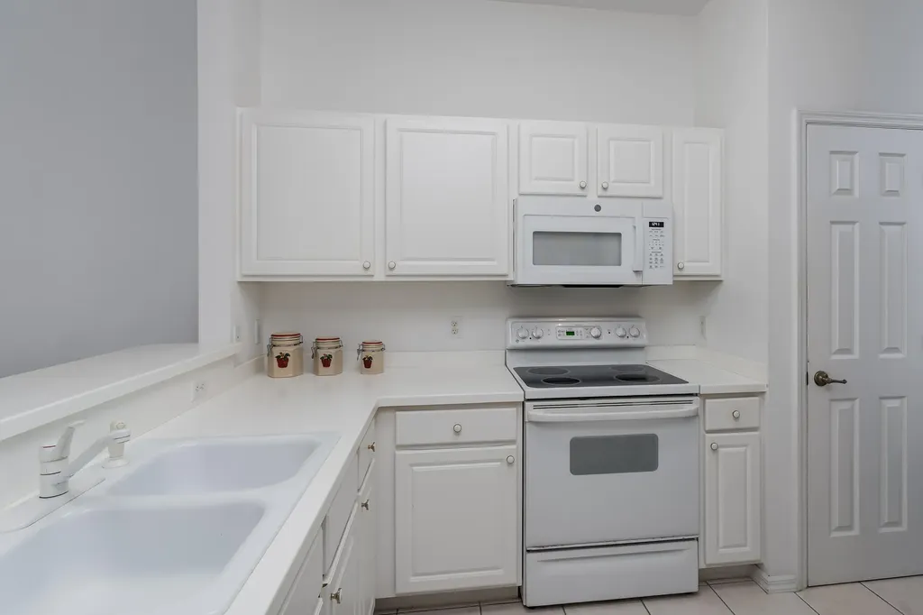 3972 Bishopwood Court E Naples FL 34114