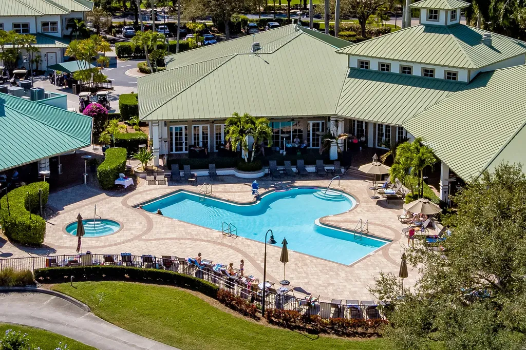 3972 Bishopwood Court E Naples FL 34114