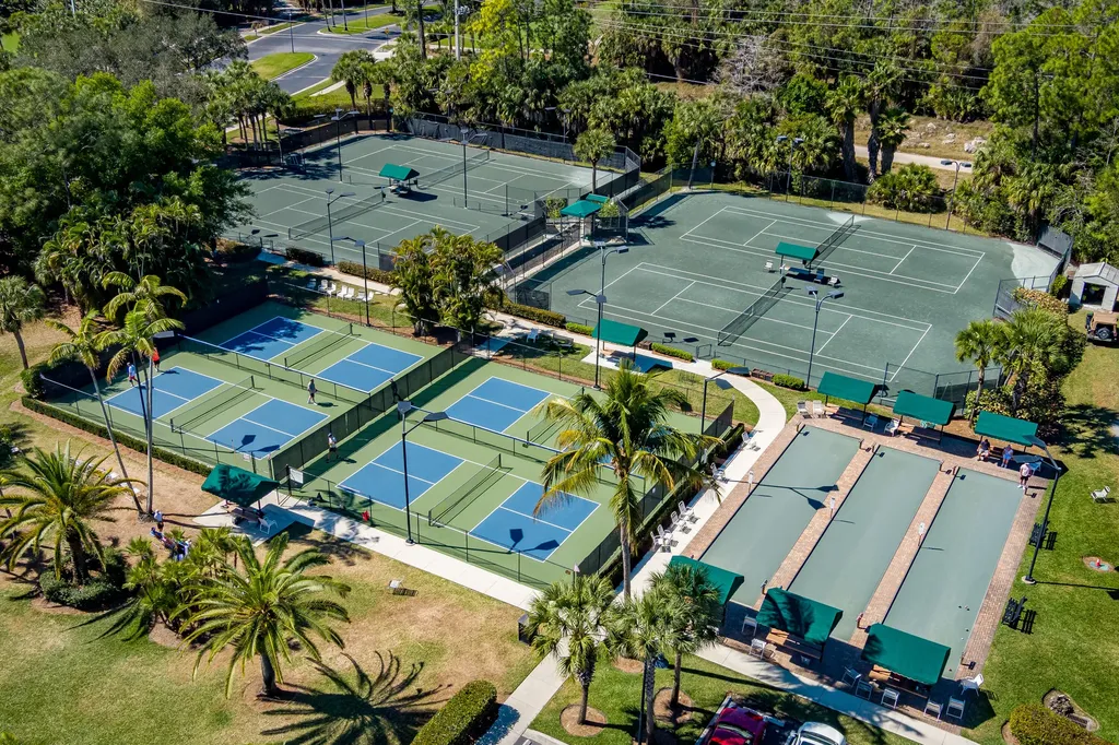 3972 Bishopwood Court E Naples FL 34114