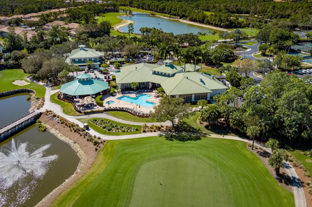 3972 Bishopwood Court E Naples FL 34114