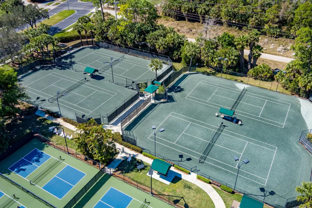 3972 Bishopwood Court E Naples FL 34114