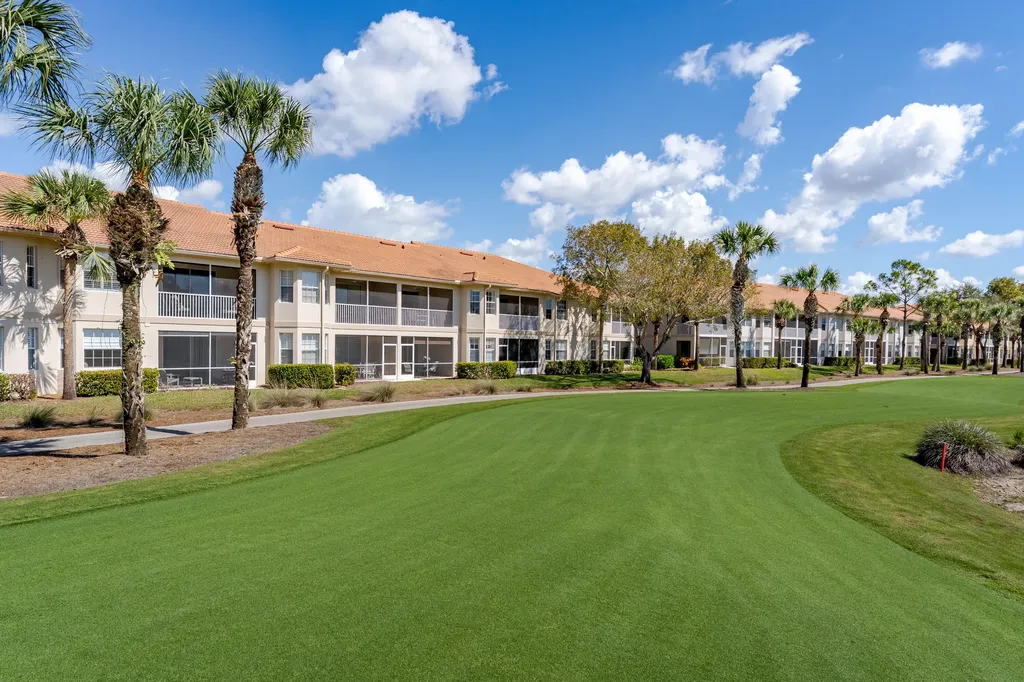 3972 Bishopwood Court E Naples FL 34114