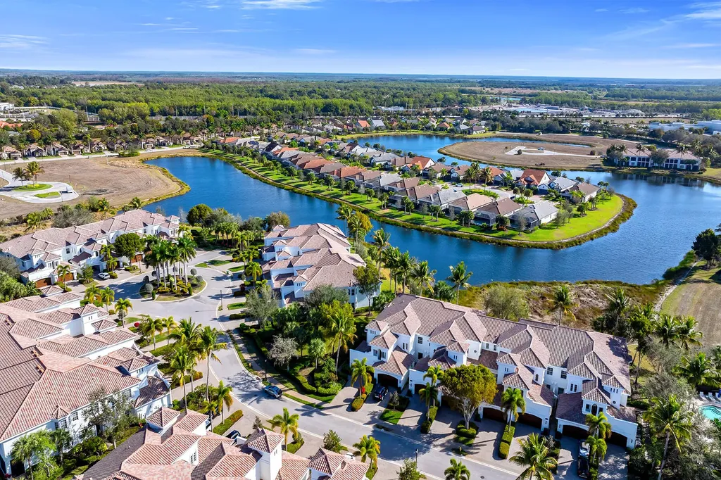 2718 Callista Naples FL 34114