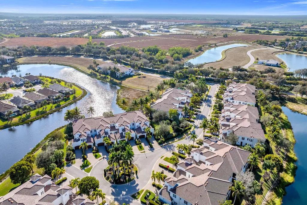 2718 Callista Naples FL 34114