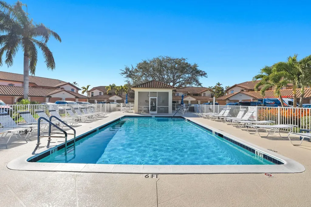 230 Newport Drive Naples FL 34114