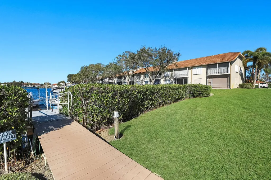 230 Newport Drive Naples FL 34114