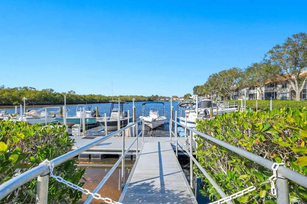 230 Newport Drive Naples FL 34114