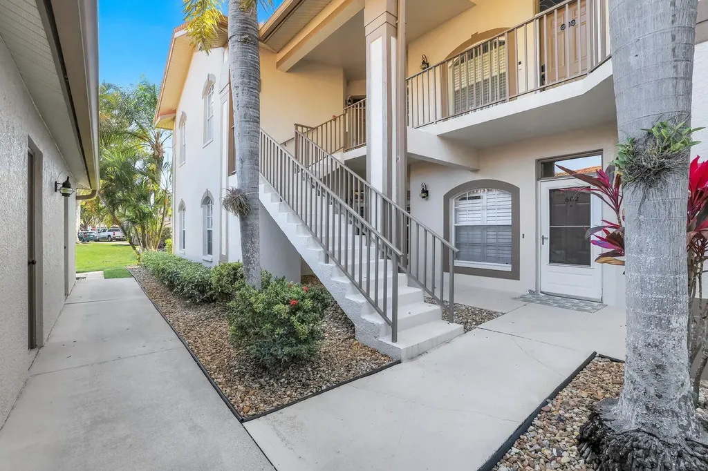 230 Newport Drive Naples FL 34114