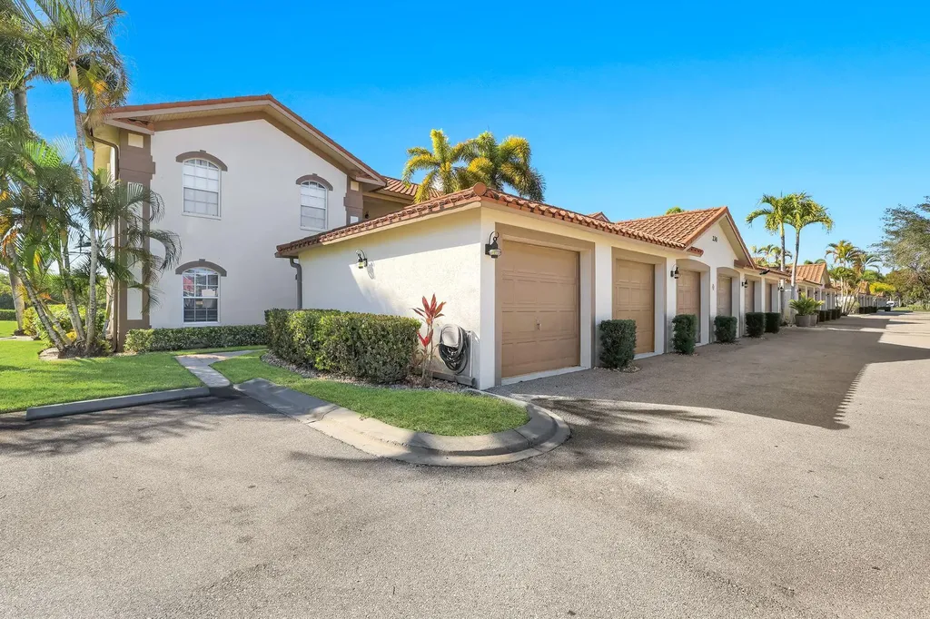 230 Newport Drive Naples FL 34114