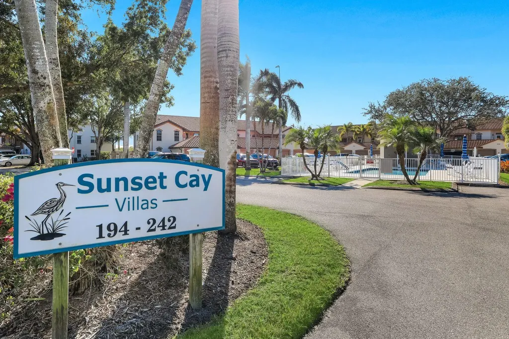 230 Newport Drive Naples FL 34114