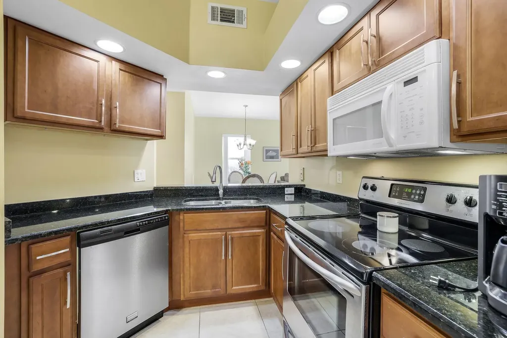 230 Newport Drive Naples FL 34114