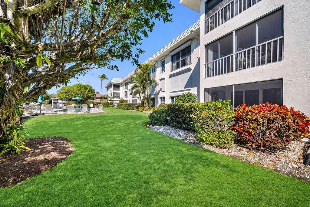 3055 Riviera Drive Naples FL 34103