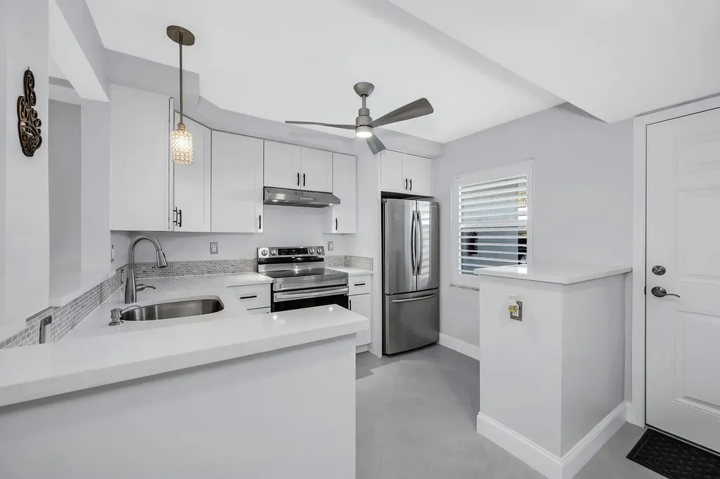 3055 Riviera Drive Naples FL 34103