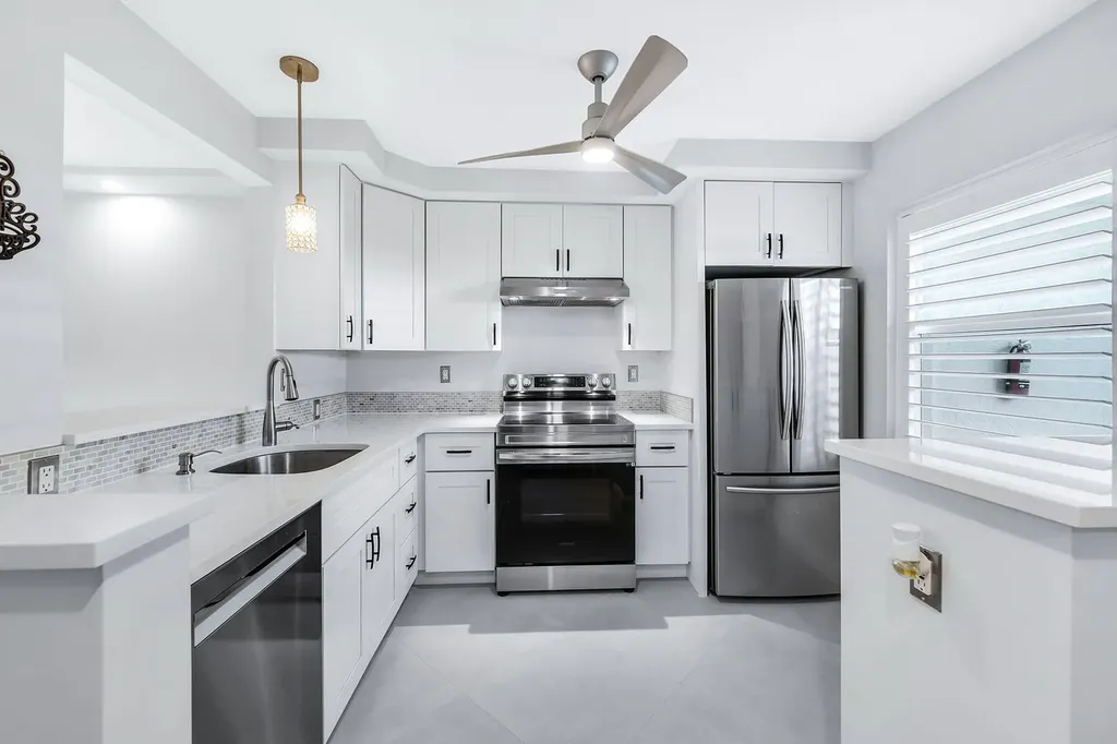 3055 Riviera Drive Naples FL 34103