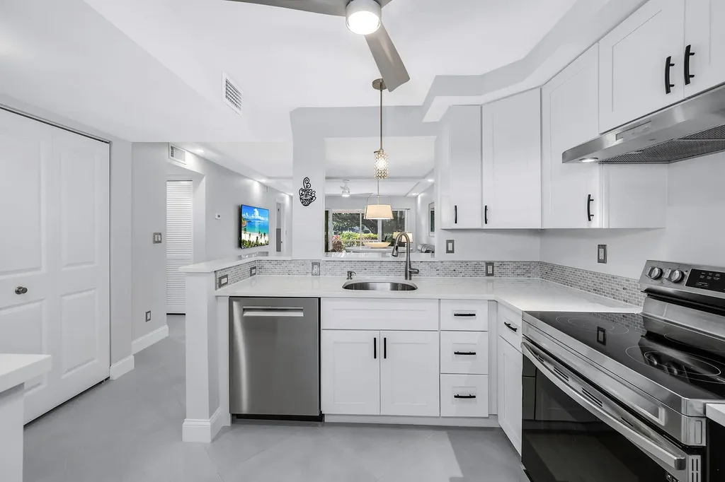 3055 Riviera Drive Naples FL 34103