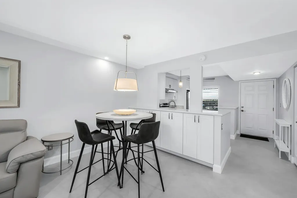 3055 Riviera Drive Naples FL 34103