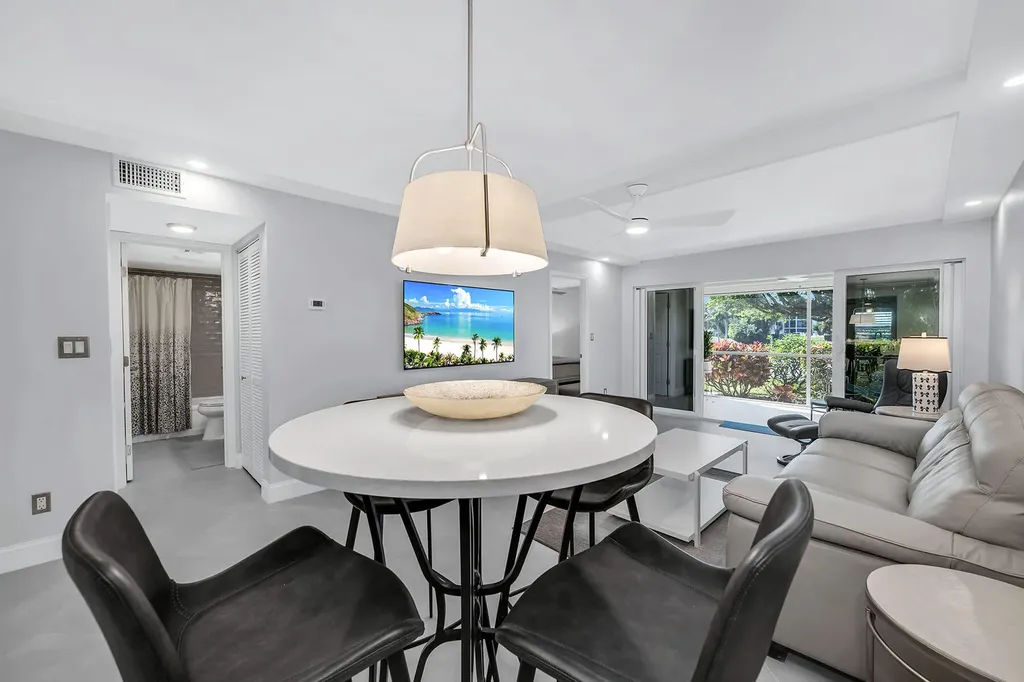 3055 Riviera Drive Naples FL 34103