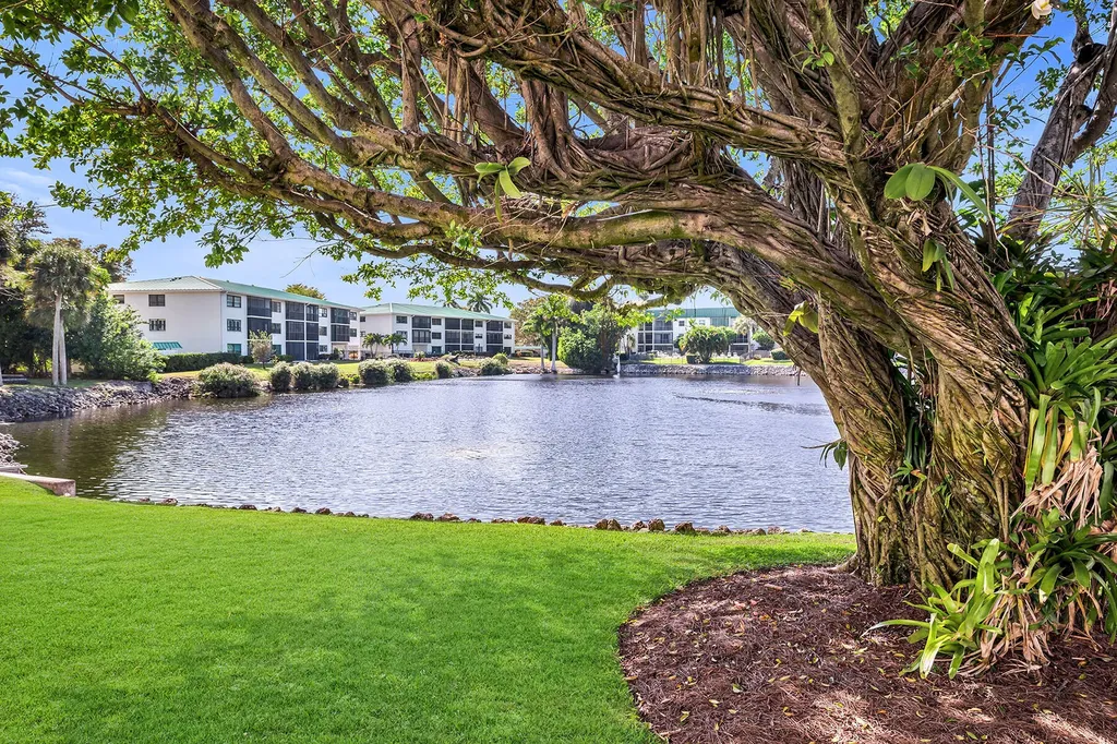 3055 Riviera Drive Naples FL 34103