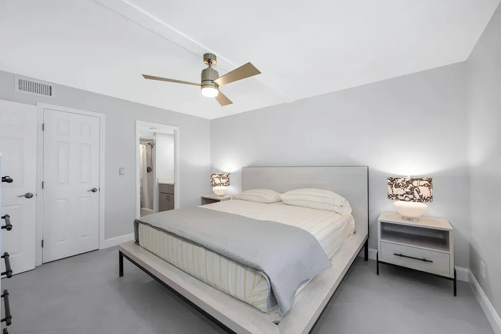 3055 Riviera Drive Naples FL 34103