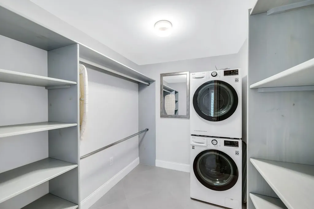 3055 Riviera Drive Naples FL 34103