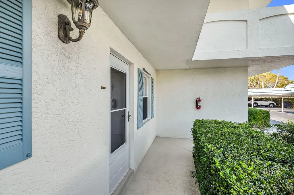 3055 Riviera Drive Naples FL 34103