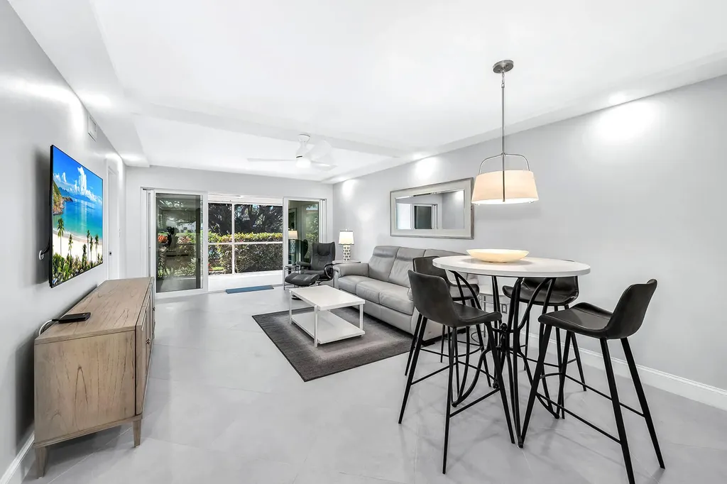 3055 Riviera Drive Naples FL 34103