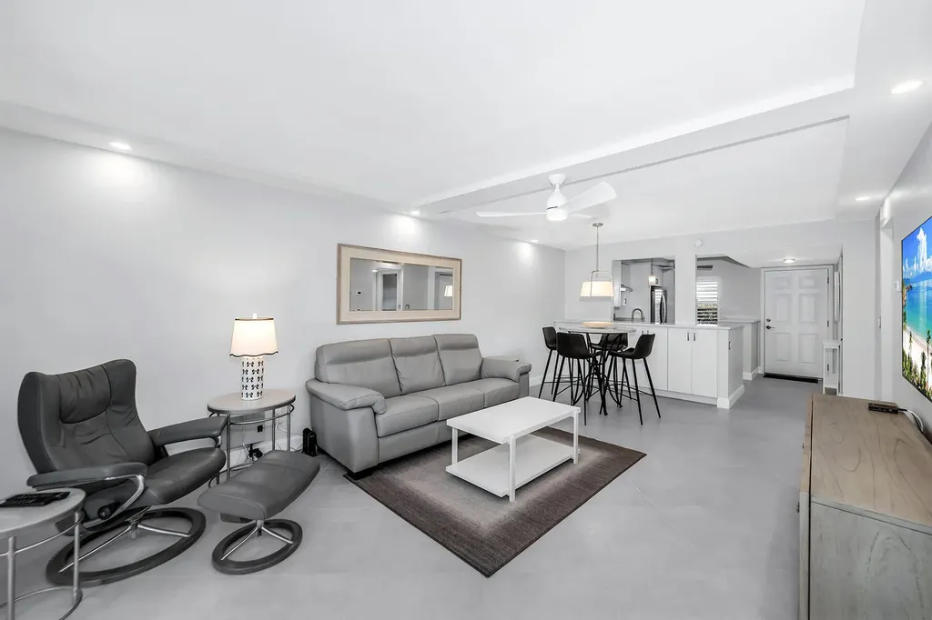 3055 Riviera Drive Naples FL 34103