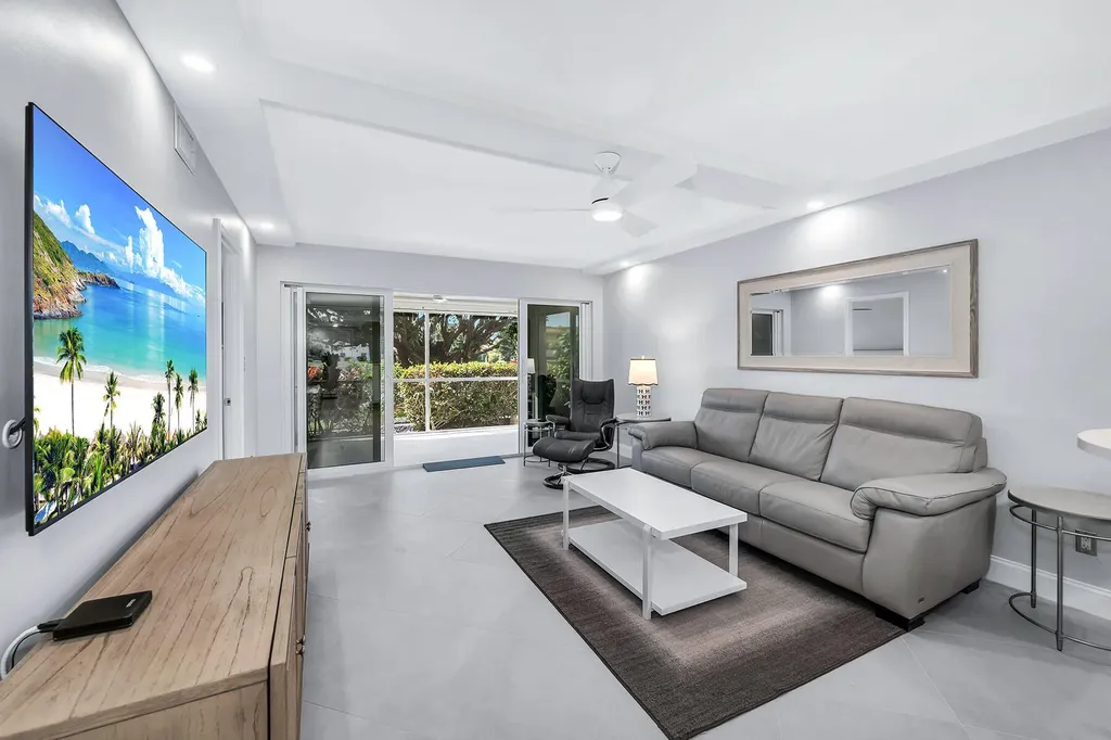 3055 Riviera Drive Naples FL 34103