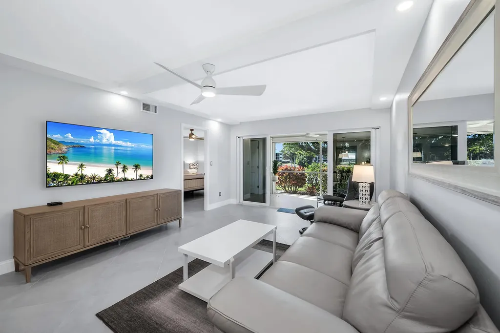 3055 Riviera Drive Naples FL 34103