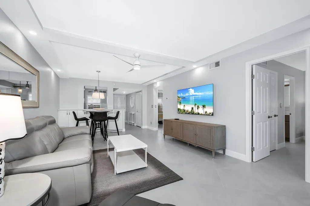 3055 Riviera Drive Naples FL 34103