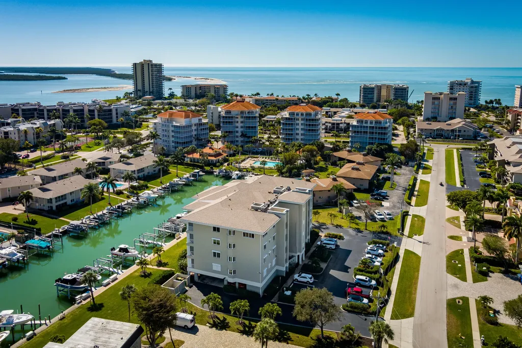 907 Panama Court Marco Island FL 34145