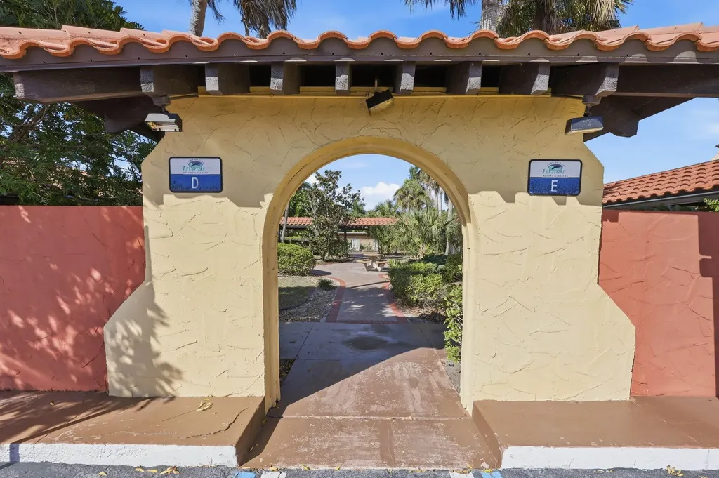 25000 Tamiami Trail E Naples FL 34114