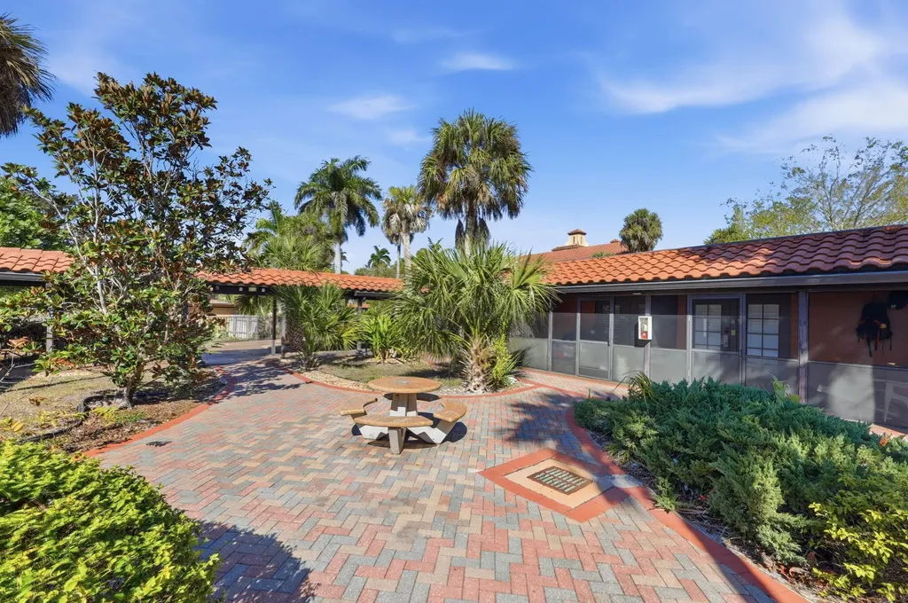 25000 Tamiami Trail E Naples FL 34114