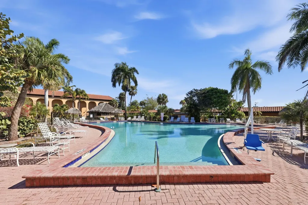 25000 Tamiami Trail E Naples FL 34114