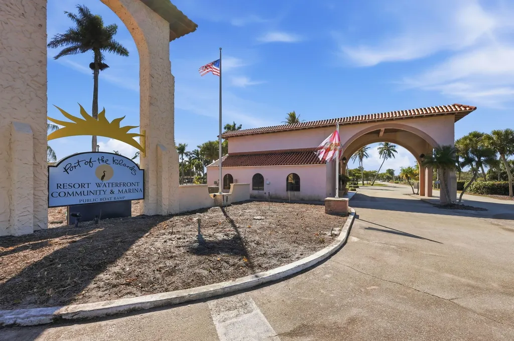 25000 Tamiami Trail E Naples FL 34114