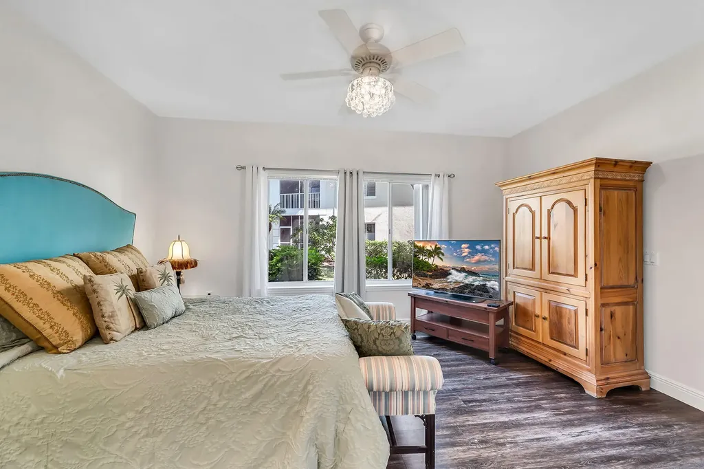 1360 Sweetwater Cove Naples FL 34110