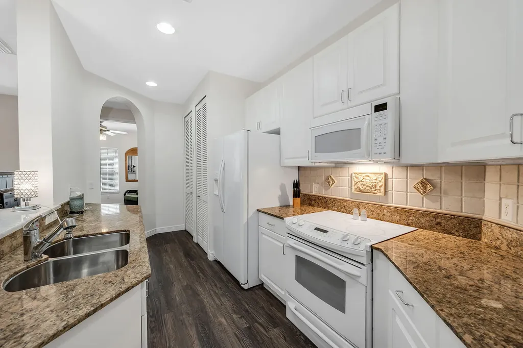 1360 Sweetwater Cove Naples FL 34110