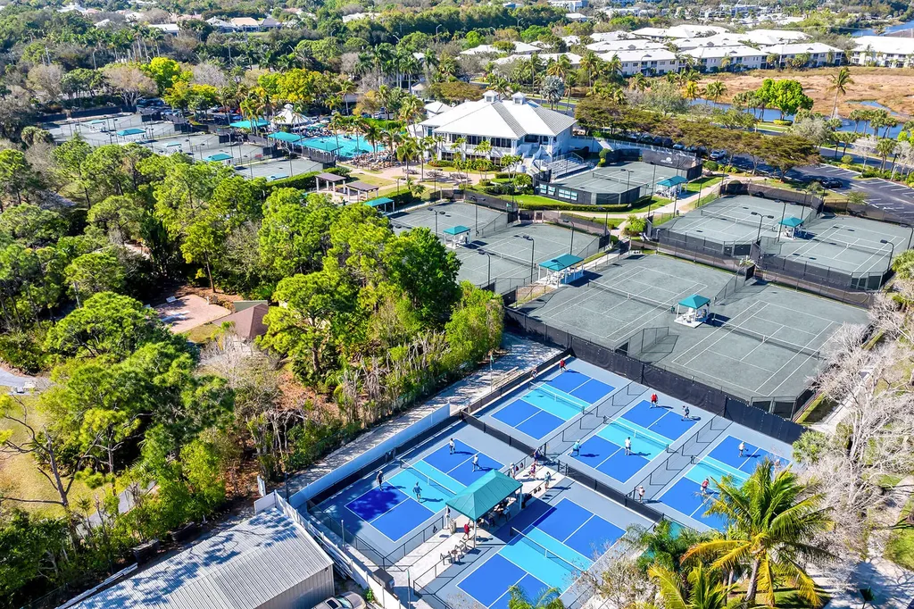 1360 Sweetwater Cove Naples FL 34110